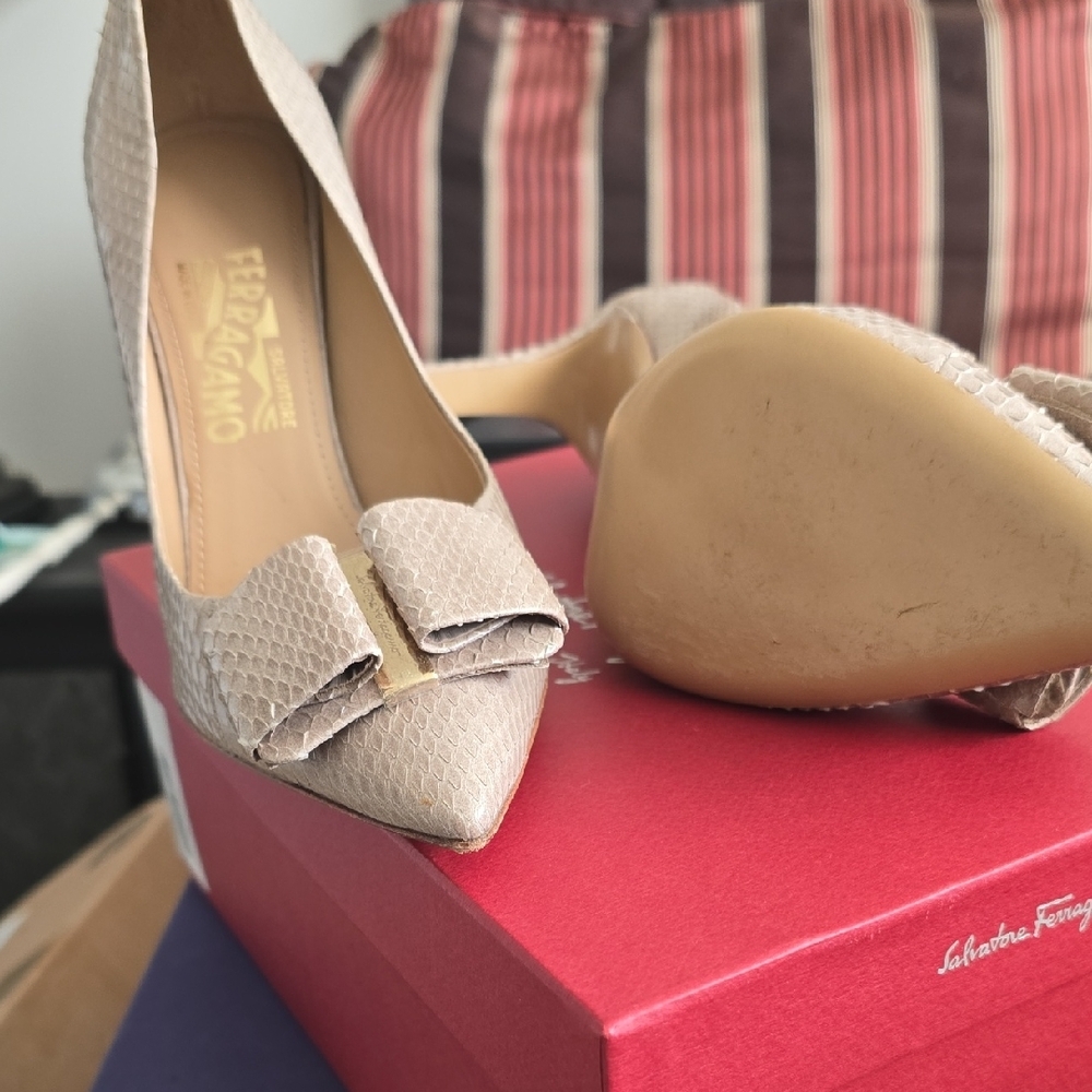 Salvatore Ferragamo Textured Beige Heels - Picture 7 of 7